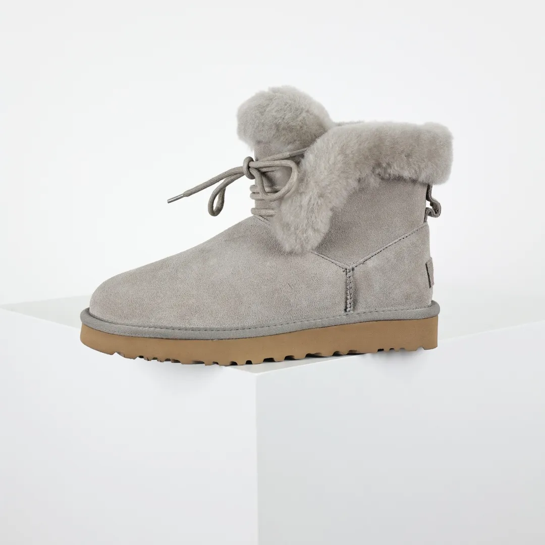 Pick up locally 💰620. The core recommendation is good price. The platform’s foreign trade is exclusively for UGG Classic women’s snow boots 1174576. Produced by the ten-year-old brand shoemaking factory production line. Pay attention to every detail. Longfeng A-grade genuine sheep fur is integrated. It is built in full compliance with the ZP process. Size: 35 36 37 38 39 40